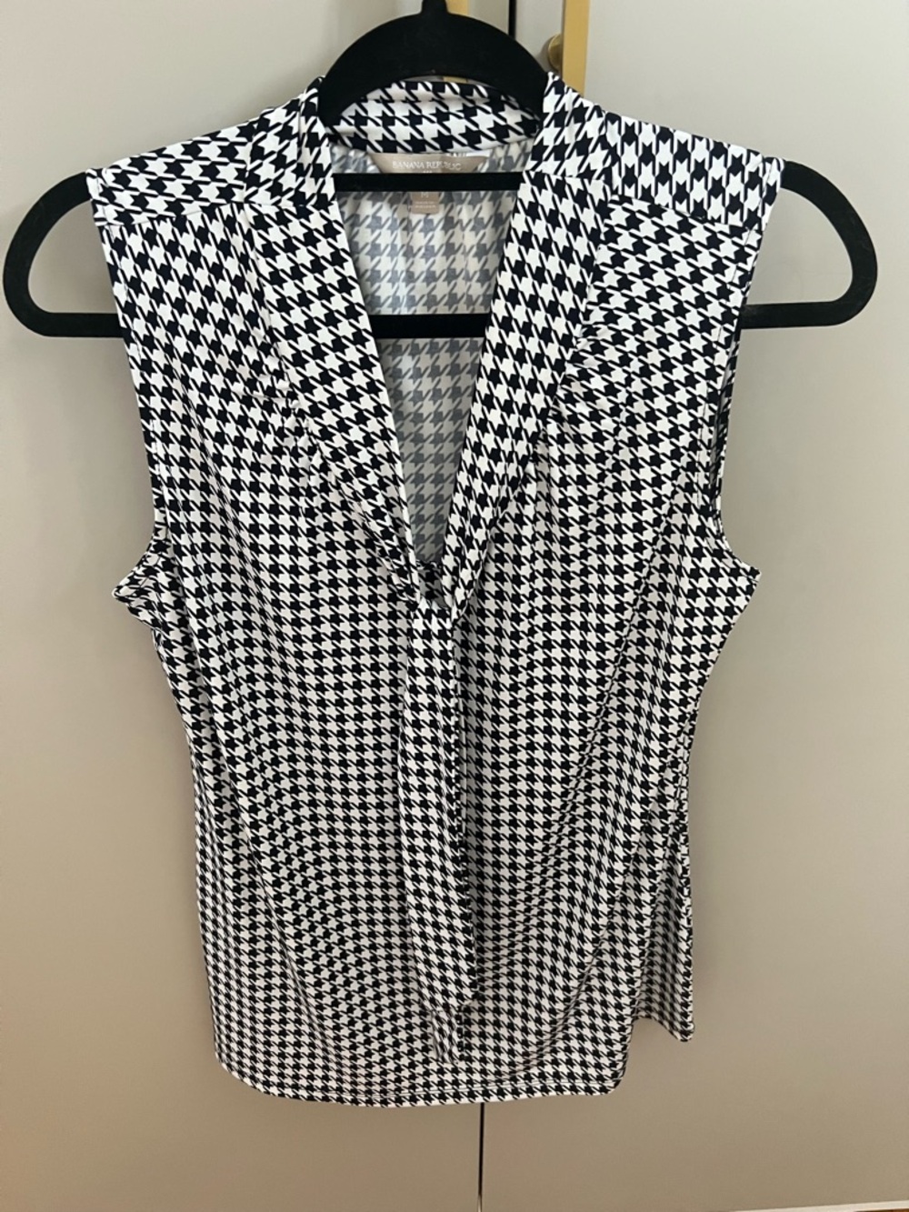 Banana Republic Black & White Houndstooth Sleeveless Tie-Front Camisole
